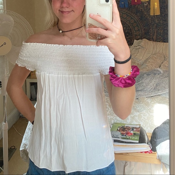 Brandy Melville off the shoulder top - Picture 2 of 3